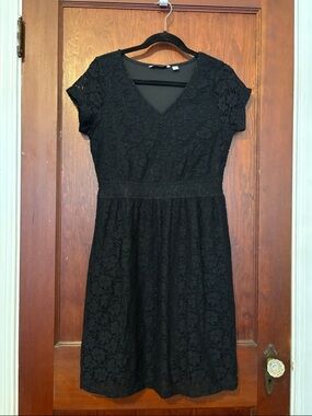 Isaac Mizrahi Black Lace V-Neck Midi Dress